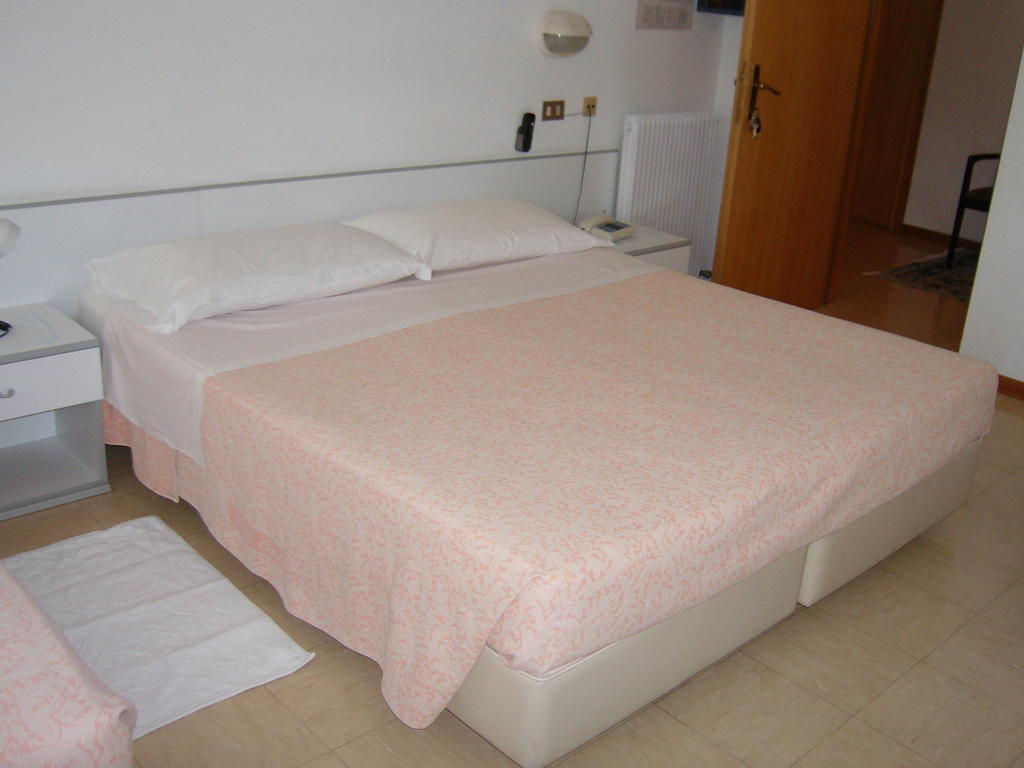 Hotel Villa Carla غرادو الغرفة الصورة